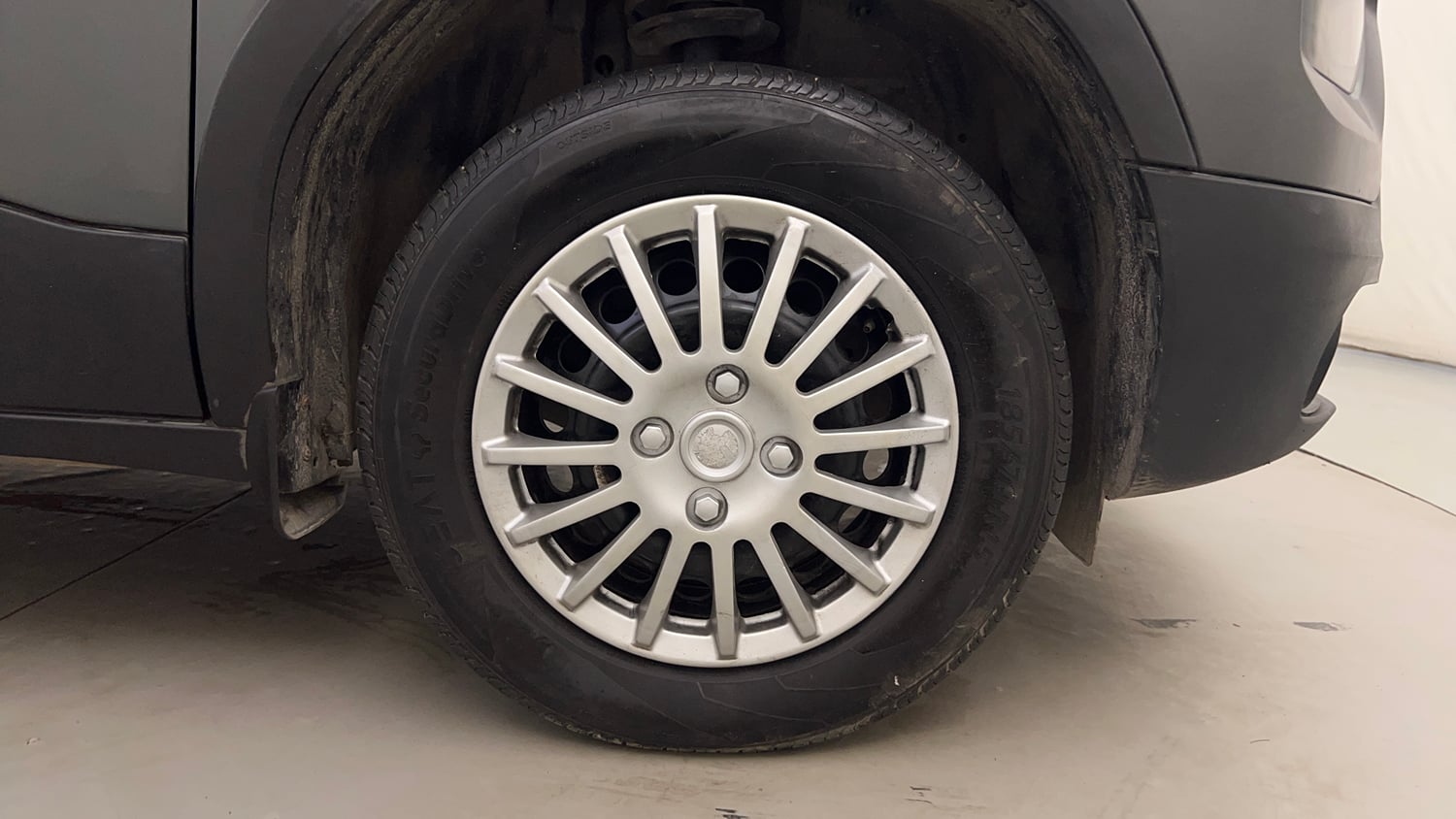 Used 2023 Tata Punch Pure MT Petrol Manual tyres RIGHT FRONT TYRE RIM VIEW