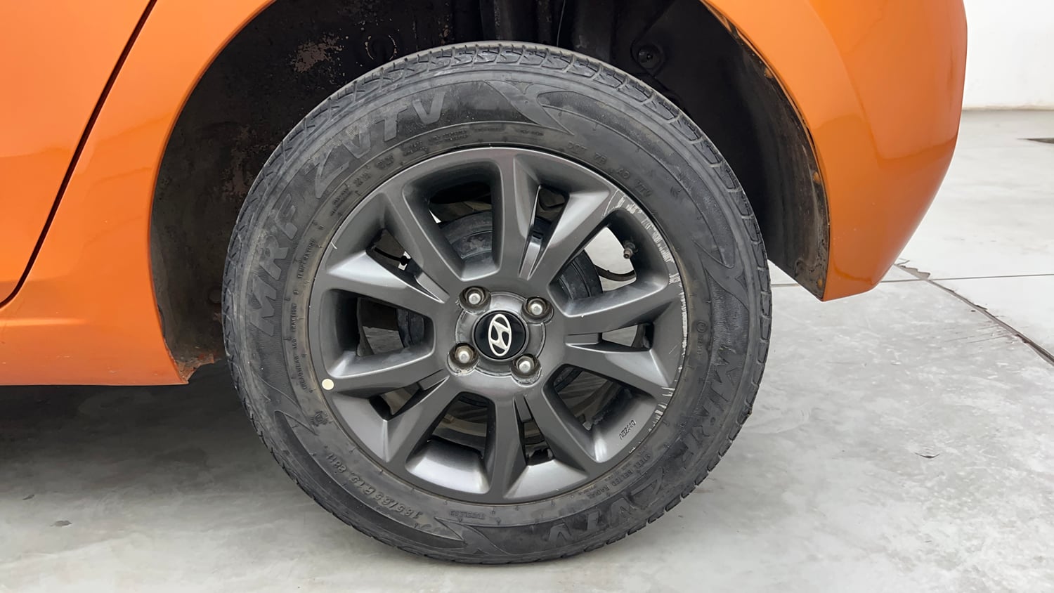 Used 2019 Hyundai Elite i20 Sportz Plus 1.2 Petrol Manual tyres LEFT REAR TYRE RIM VIEW