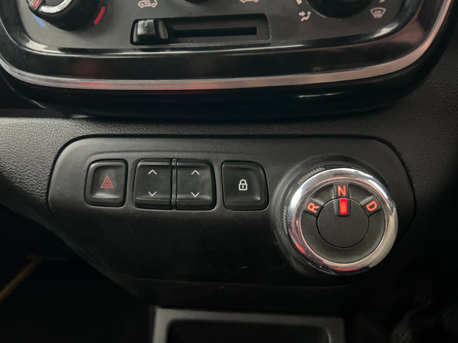 Used 2018 Renault Kwid 1.0 RXT AMT Opt Petrol Automatic interior GEAR  KNOB VIEW