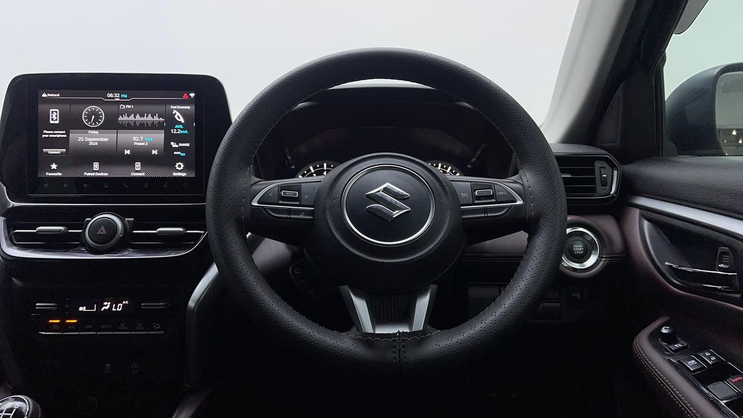 Used 2024 Maruti Suzuki Grand Vitara Zeta Smart Hybrid Petrol Manual interior STEERING VIEW