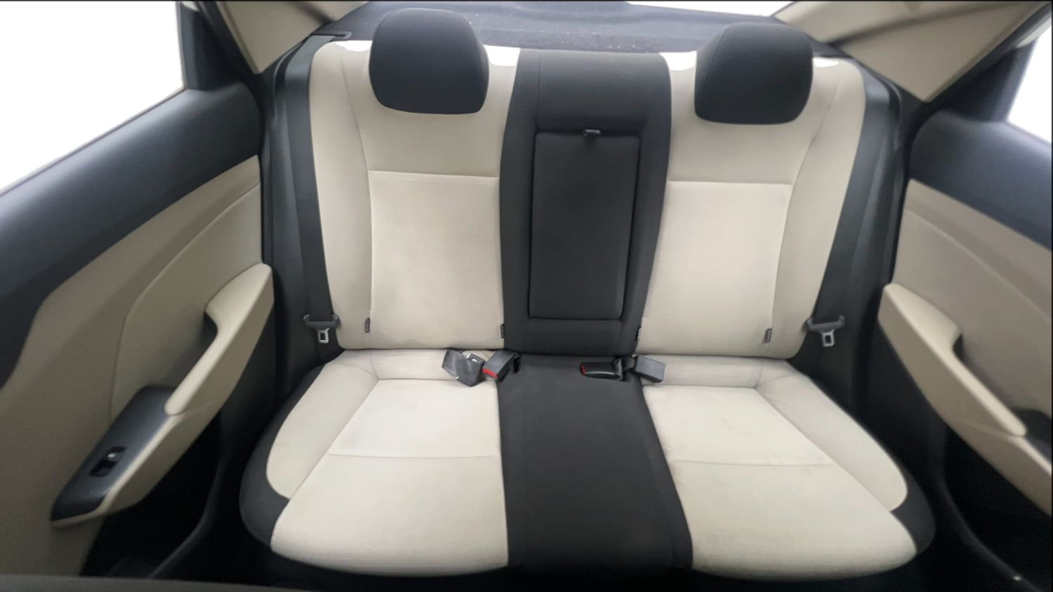 Used 2017 Hyundai Verna EX 1.6 VTVT Petrol Manual interior REAR SEAT CONDITION VIEW