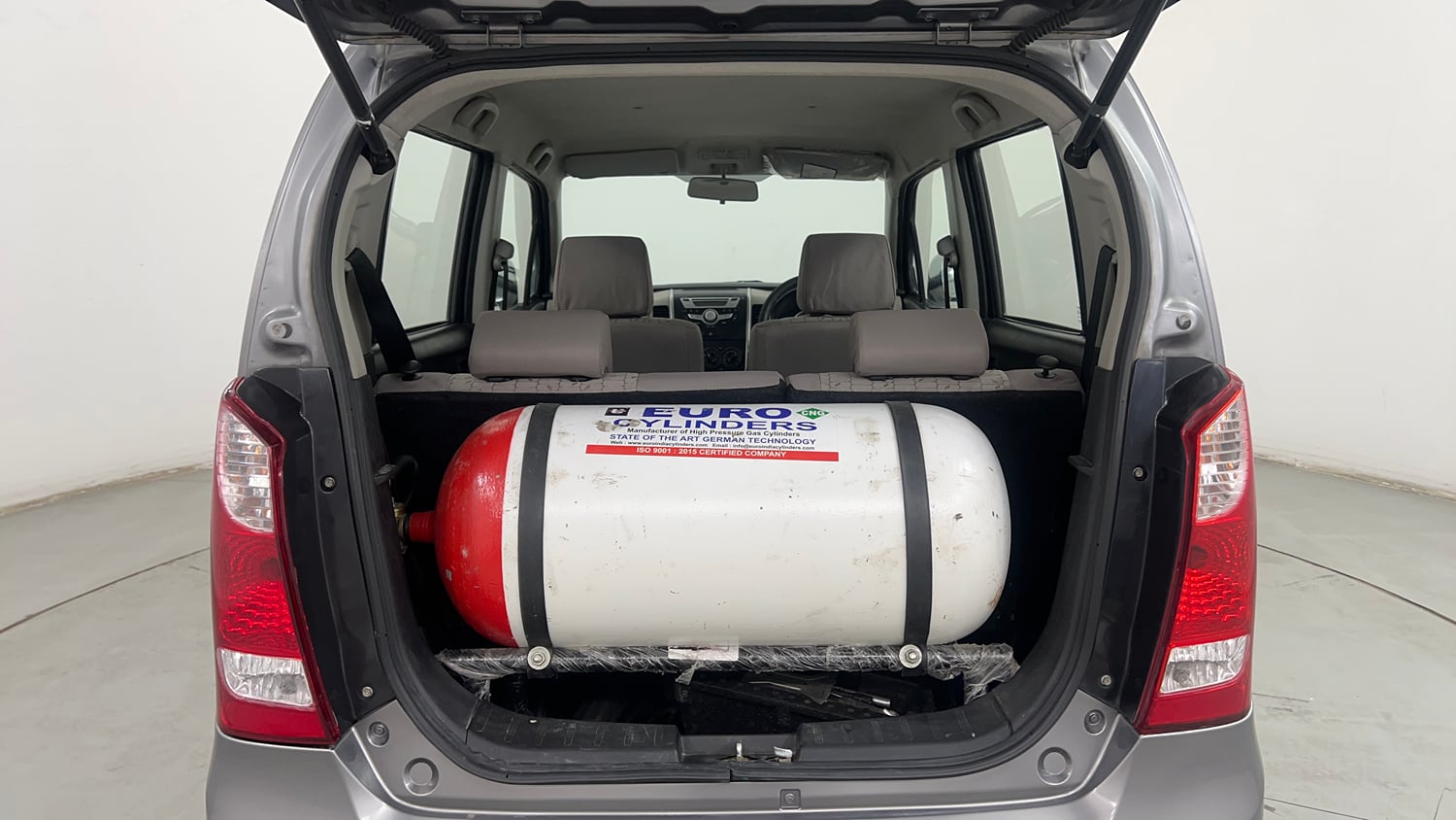 Used 2014 Maruti Suzuki Wagon R 1.0 VXI Petrol + CNG (Outside Fitted) Cng Manual interior DICKY INSIDE VIEW