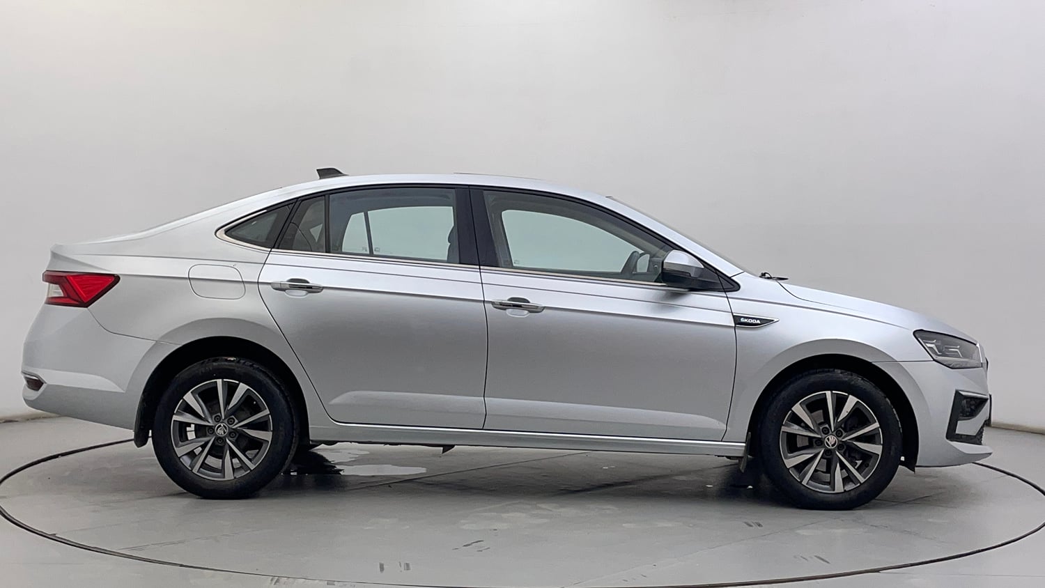 Used 2022 Skoda Slavia Style 1.0L TSI AT Petrol Automatic exterior RIGHT SIDE VIEW