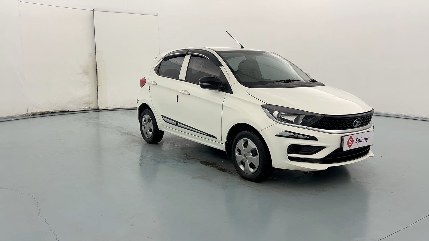 Used 2022 Tata Tiago XT CNG Cng Manual exterior RIGHT FRONT CORNER VIEW
