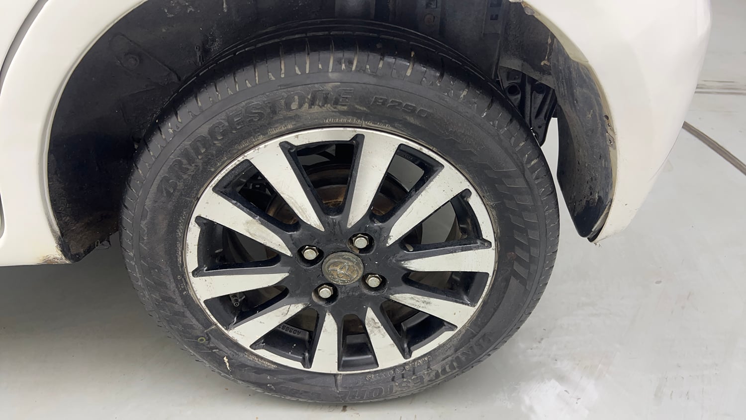 Used 2016 Toyota Etios Liva V Petrol Manual tyres LEFT REAR TYRE RIM VIEW