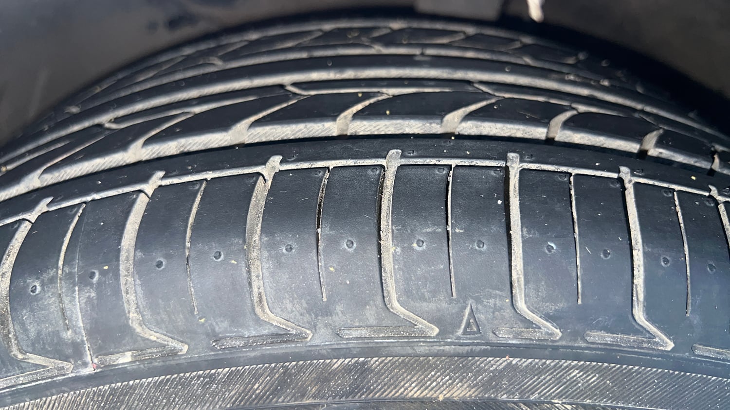 Used 2023 Hyundai Verna SX (O) 1.5 Turbo Petrol DCT Petrol Automatic tyres LEFT FRONT TYRE TREAD VIEW