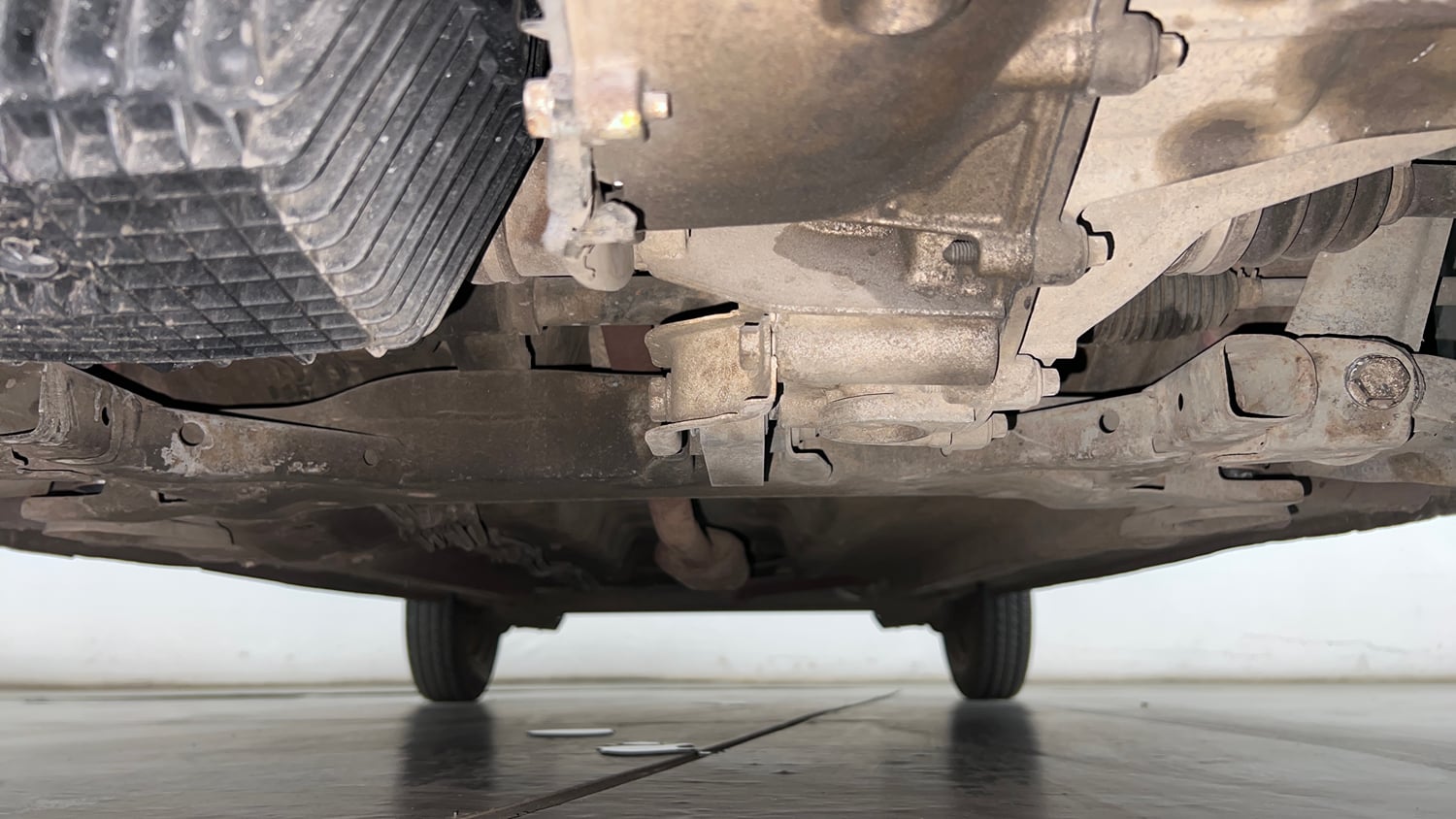 Used 2018 Renault Kwid 1.0 RXT AMT Opt Petrol Automatic extra FRONT LEFT UNDERBODY VIEW