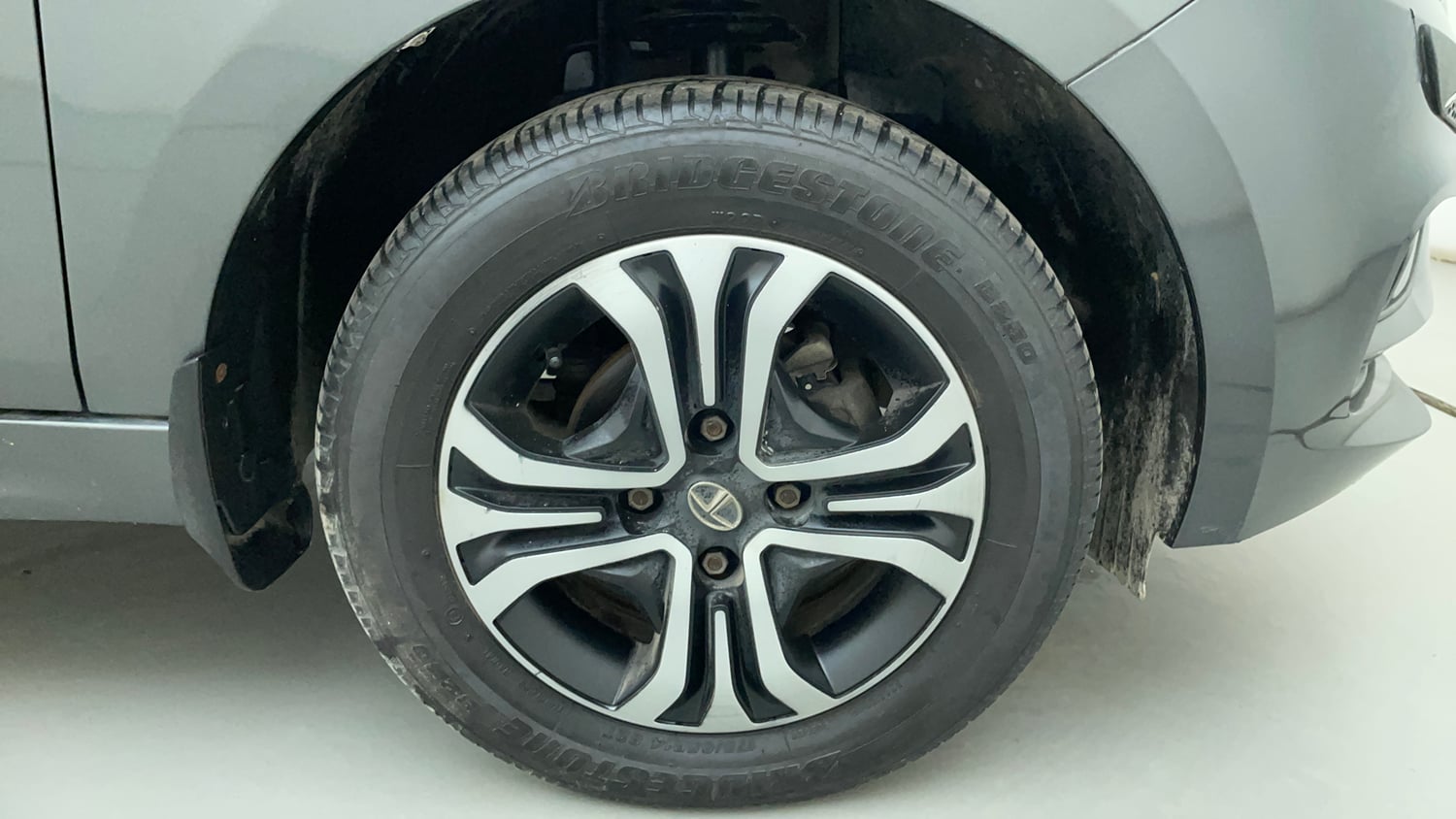 Used 2022 Tata Tiago XT Rhythm Petrol Manual tyres RIGHT FRONT TYRE RIM VIEW