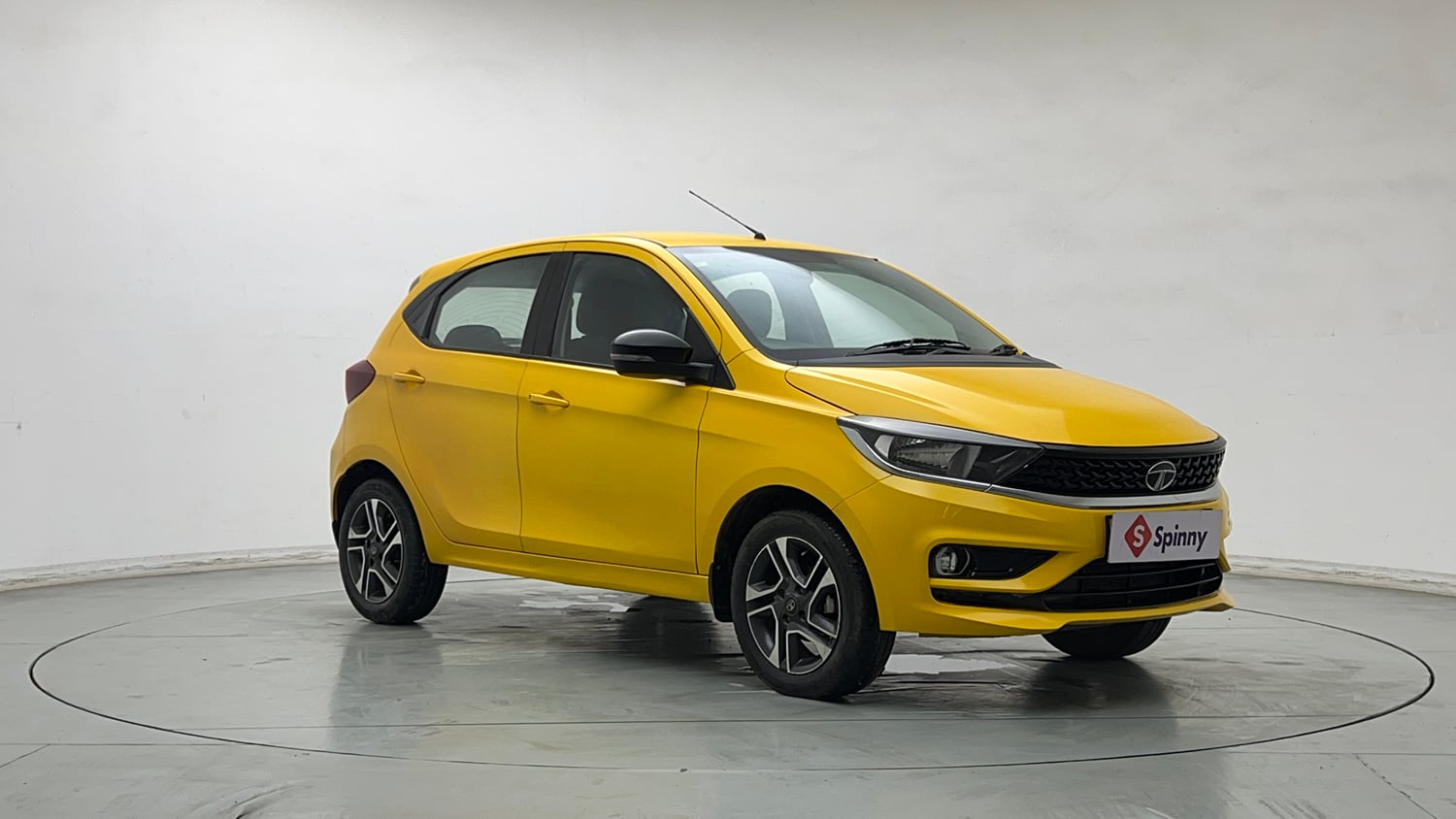 Used 2020 Tata Tiago XZ Plus Petrol Manual exterior RIGHT FRONT CORNER VIEW