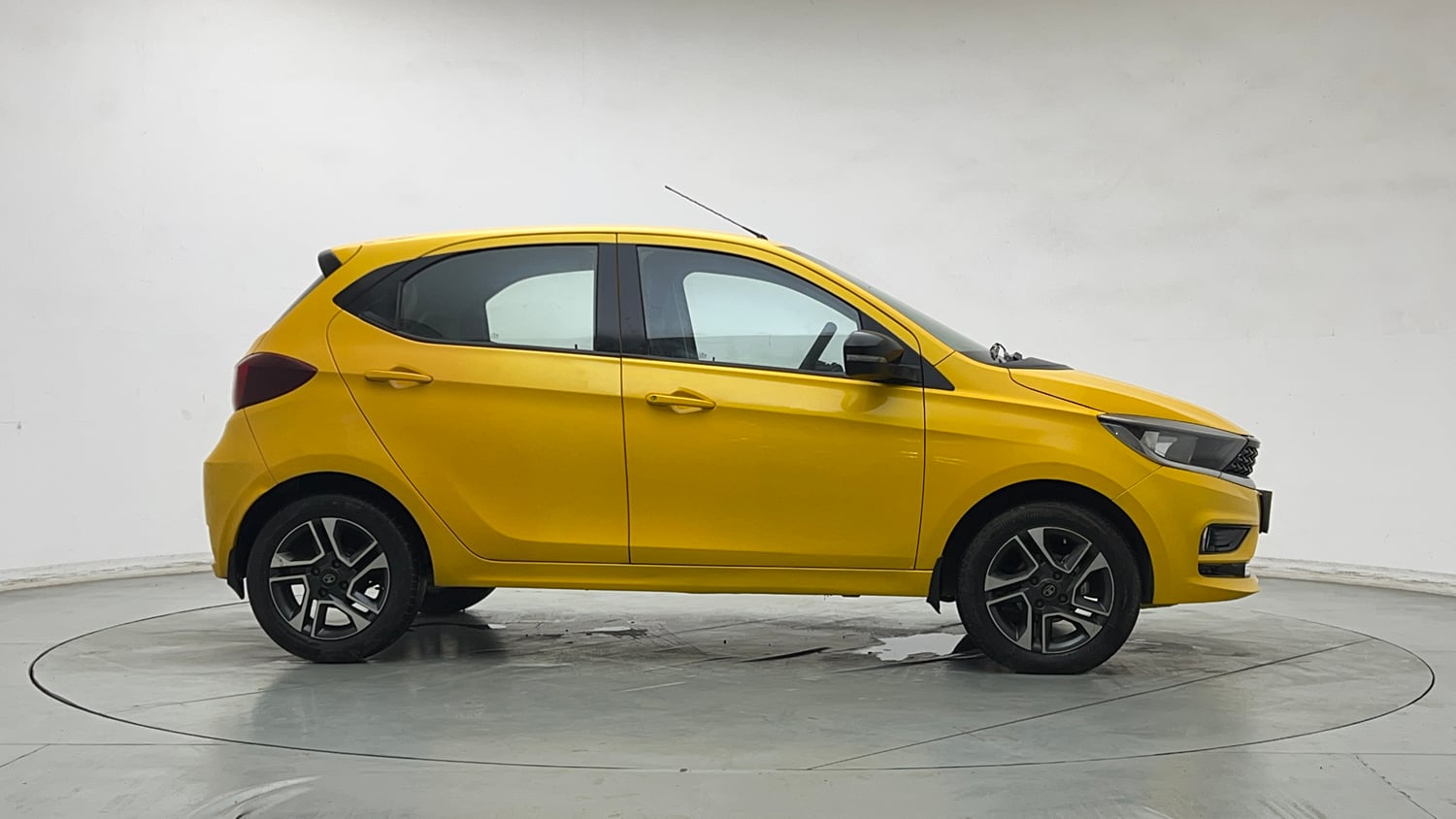 Used 2020 Tata Tiago XZ Plus Petrol Manual exterior RIGHT SIDE VIEW