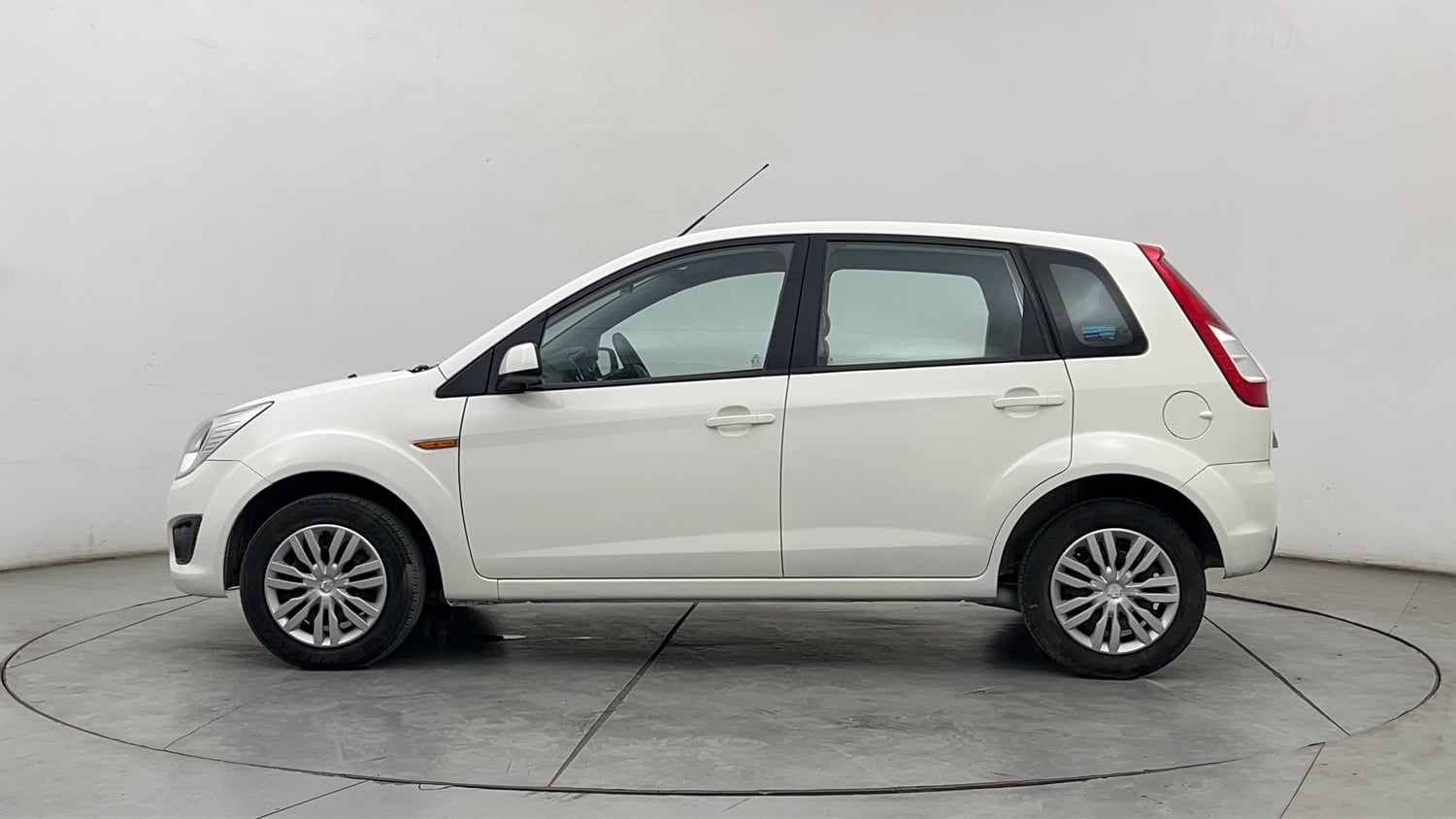 Used 2014 Ford Figo Duratec Petrol ZXI 1.2 Petrol Manual exterior LEFT SIDE VIEW