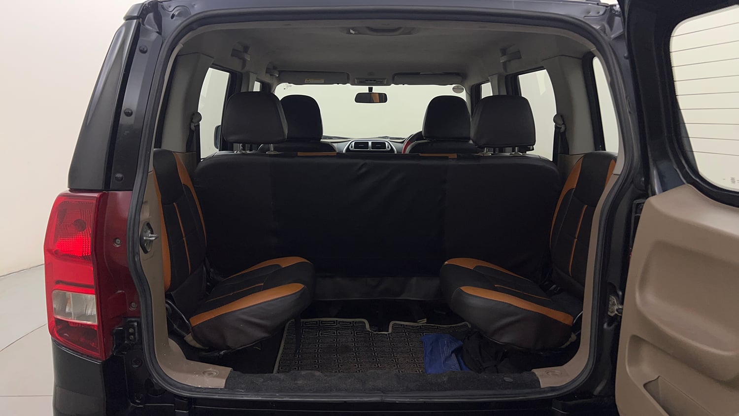 Used 2016 Mahindra TUV300 T8 mHAWK100 Diesel Manual interior DICKY INSIDE VIEW