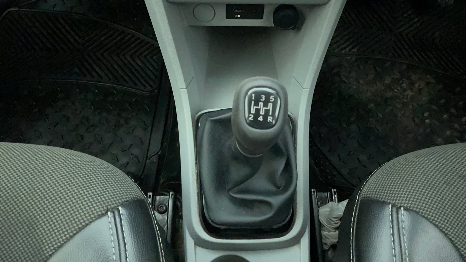 Used 2022 Tata Tiago XT Rhythm Petrol Manual interior GEAR  KNOB VIEW