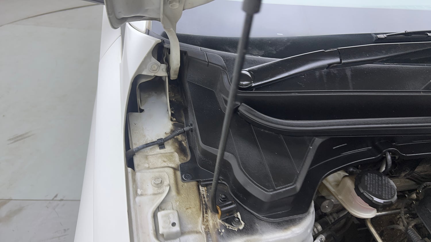 Used 2021 Hyundai New i20 Asta (O) 1.0 Turbo DCT Petrol Automatic engine ENGINE RIGHT SIDE HINGE & APRON VIEW