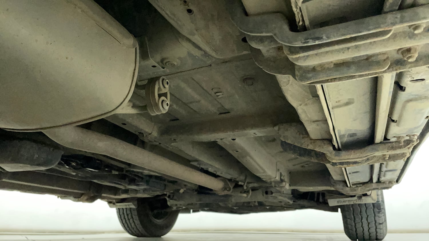 Used 2022 Mahindra XUV700 AX 3 Petrol MT 5 STR Petrol Manual extra REAR RIGHT UNDERBODY VIEW
