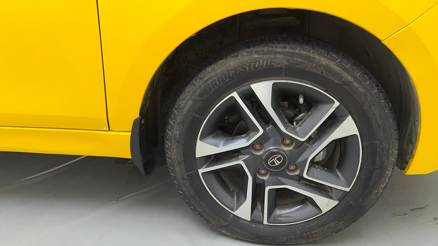 Used 2020 Tata Tiago XZ Plus Petrol Manual tyres RIGHT FRONT TYRE RIM VIEW