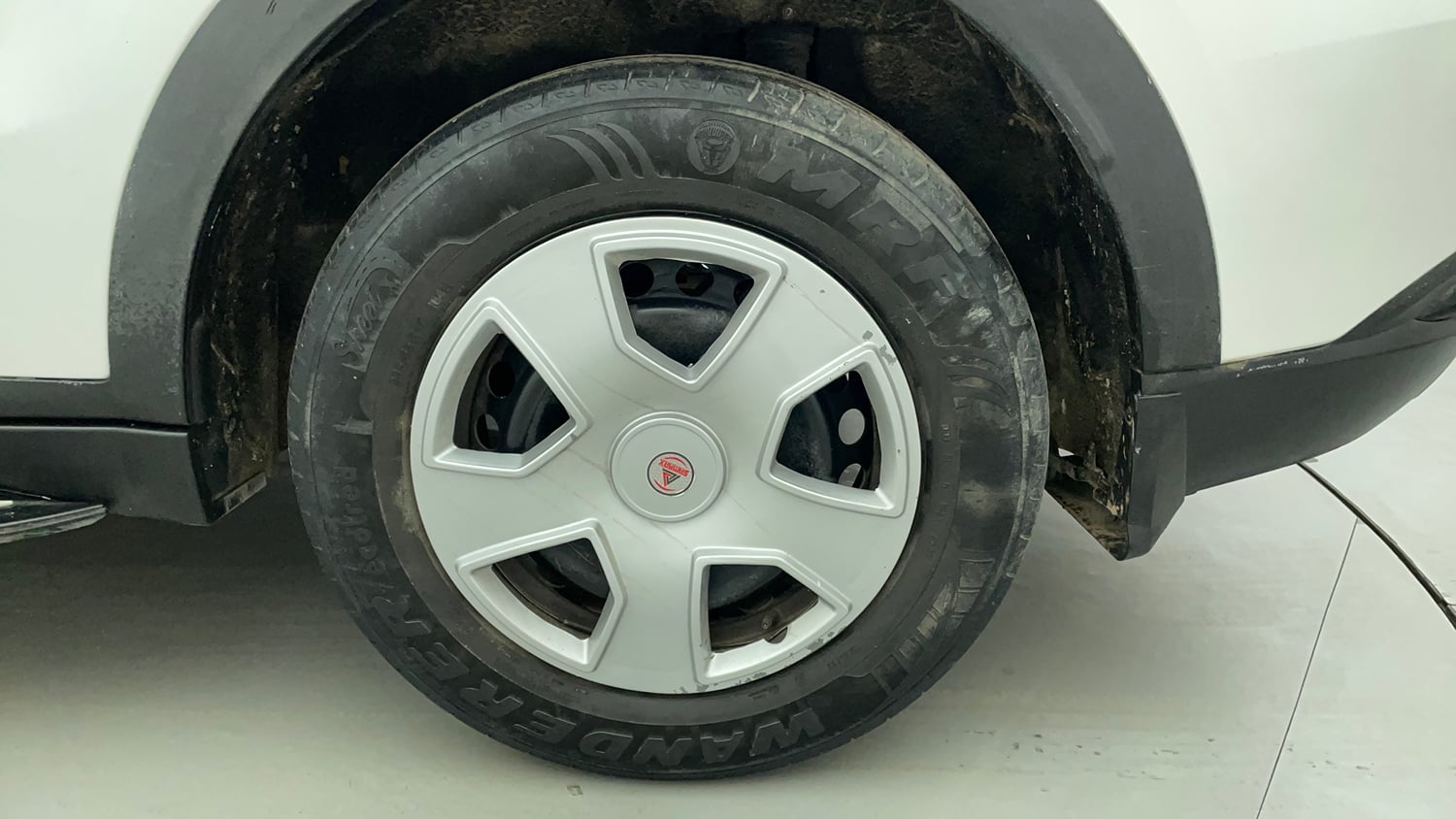 Used 2022 Mahindra XUV700 AX 3 Petrol MT 5 STR Petrol Manual tyres LEFT REAR TYRE RIM VIEW