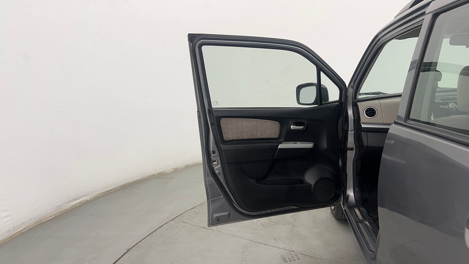 Used 2014 Maruti Suzuki Wagon R 1.0 VXI Petrol + CNG (Outside Fitted) Cng Manual interior LEFT FRONT DOOR OPEN VIEW