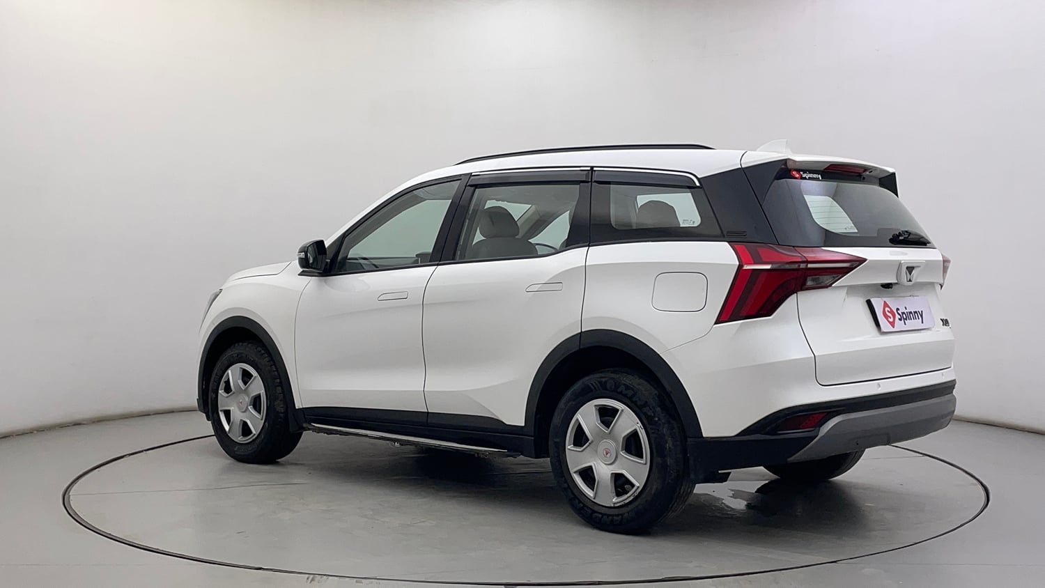 Used 2022 Mahindra XUV700 AX 3 Petrol MT 5 STR Petrol Manual exterior LEFT REAR CORNER VIEW