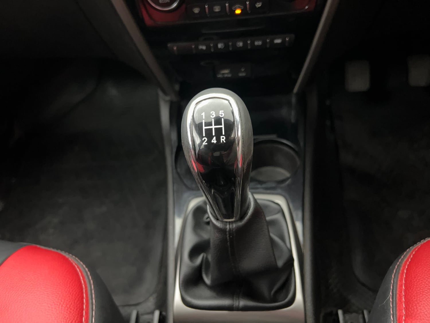 Used 2016 Tata Zest XT Petrol Petrol Manual interior GEAR  KNOB VIEW