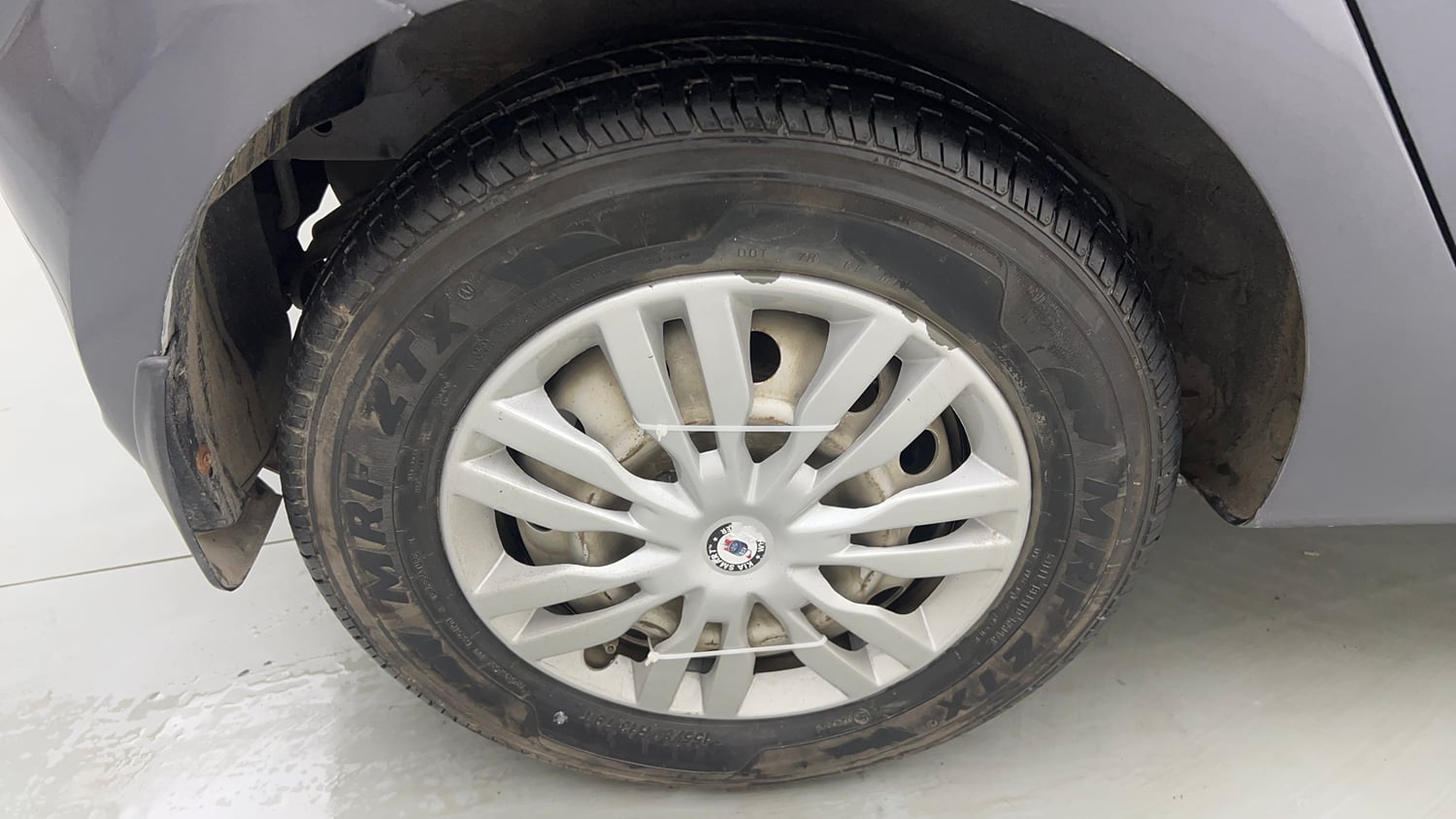 Used 2014 Hyundai i10 Magna 1.1 iRDE2 Petrol Manual tyres RIGHT REAR TYRE RIM VIEW