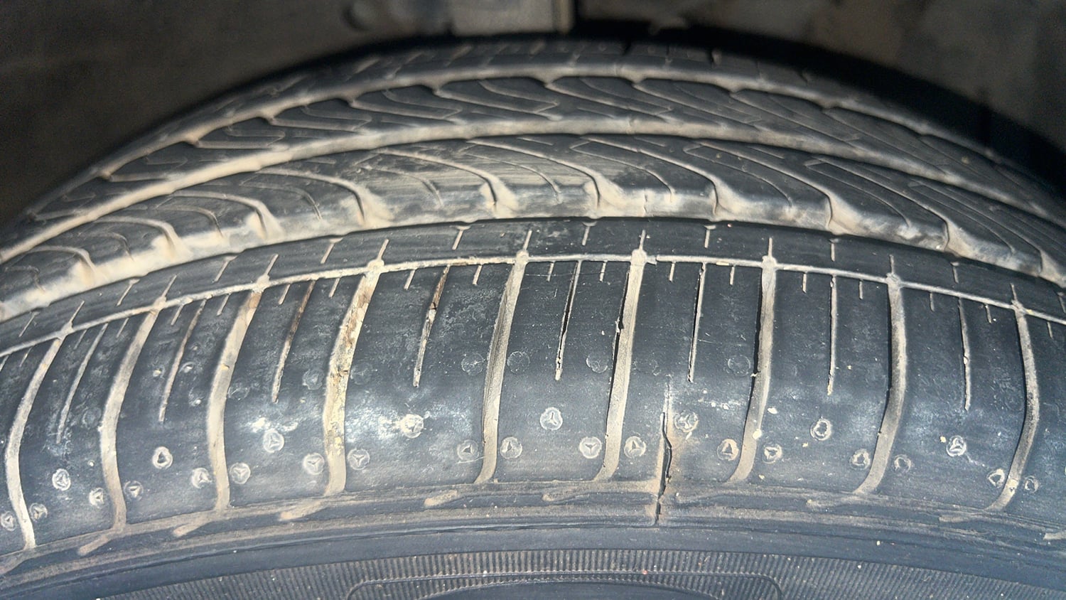 Used 2016 Maruti Suzuki Ertiga ZXI+ Petrol Manual tyres RIGHT FRONT TYRE TREAD VIEW