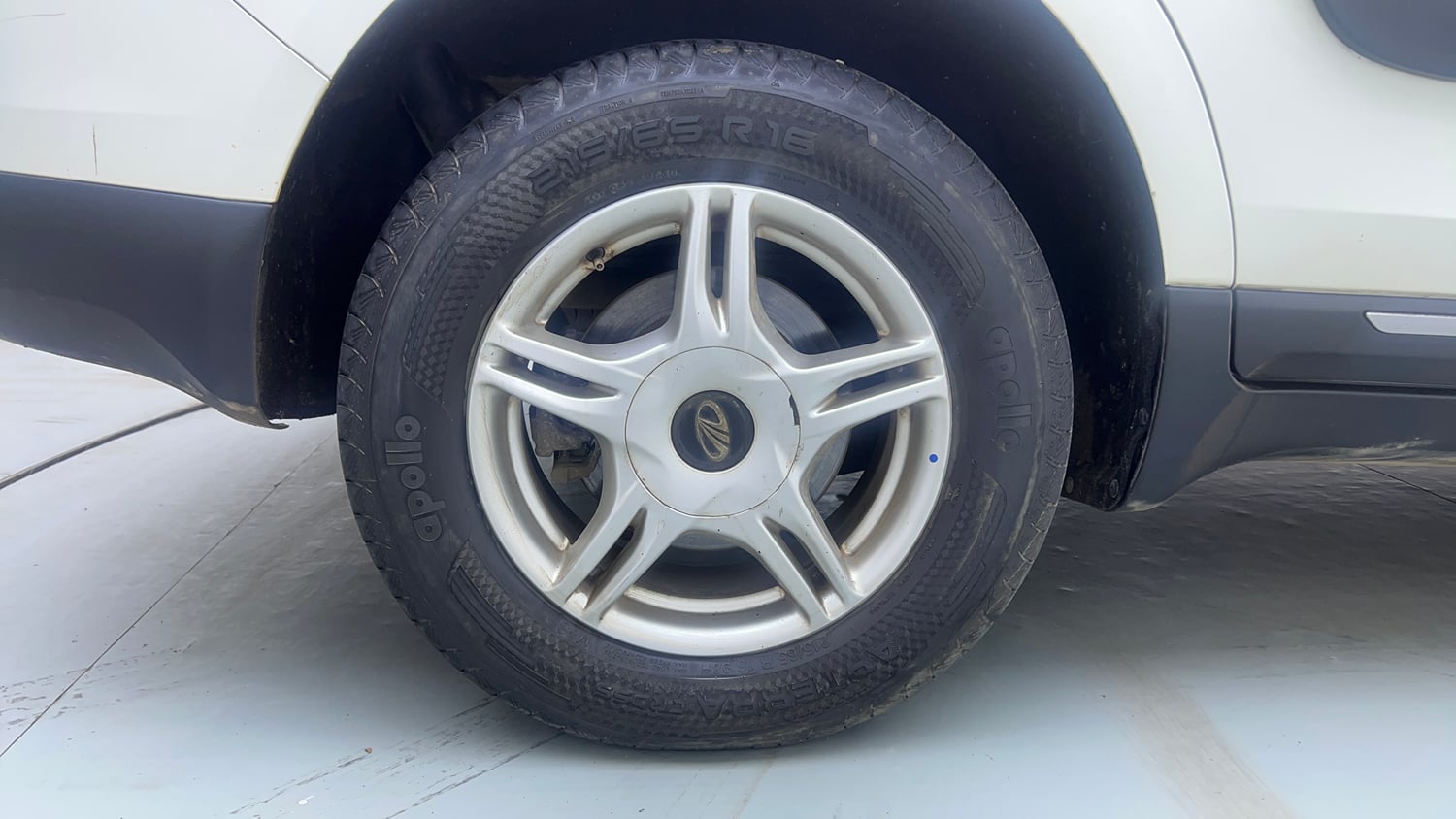 Used 2019 Mahindra Marazzo M6 7 STR Diesel Manual tyres RIGHT REAR TYRE RIM VIEW