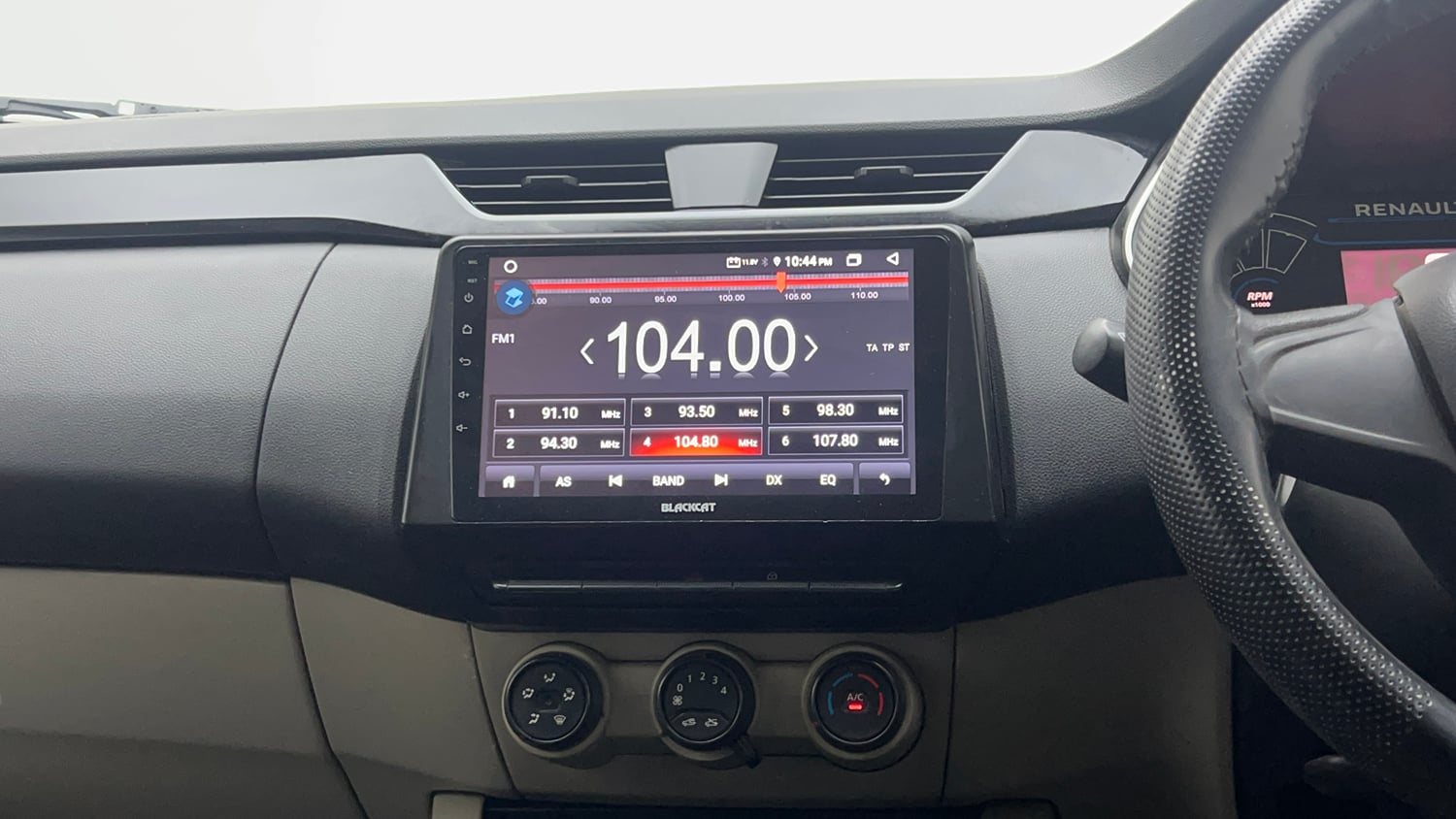 Used 2020 Renault Triber RXL Petrol Manual top_features Integrated (in-dash) music system