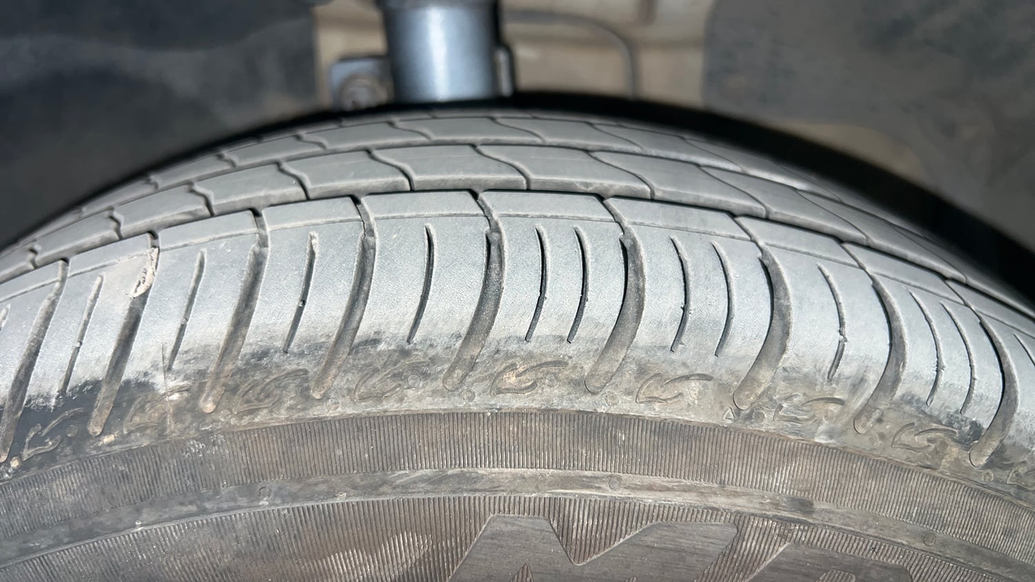 Used 2014 Ford Figo Duratec Petrol ZXI 1.2 Petrol Manual tyres RIGHT FRONT TYRE TREAD VIEW
