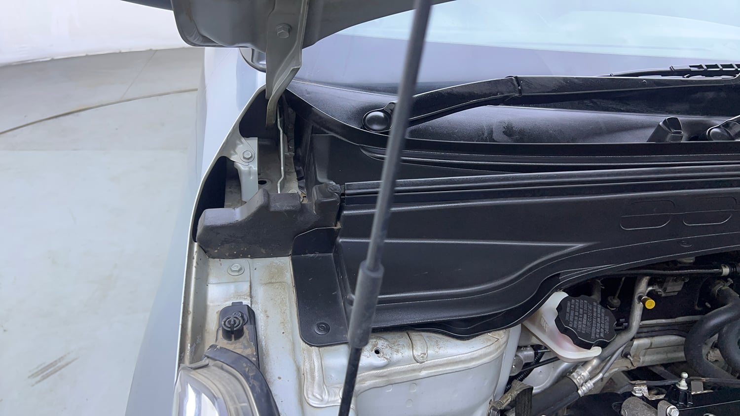 Used 2019 Hyundai Creta SX 1.6 Petrol Petrol Manual engine ENGINE RIGHT SIDE HINGE & APRON VIEW