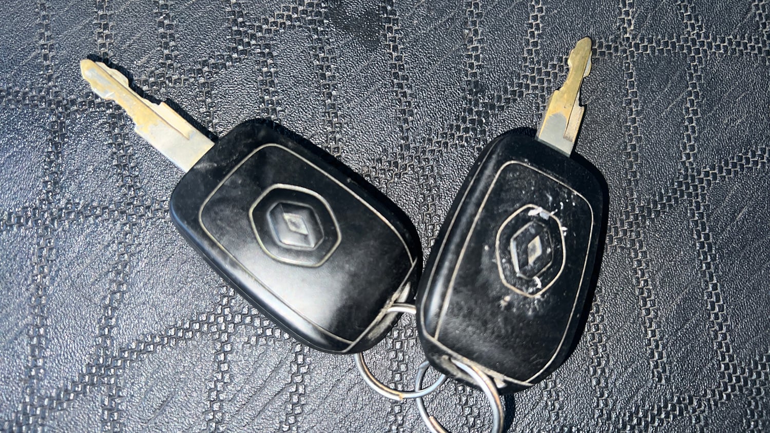 Used 2017 Renault Kwid RXL Petrol Manual extra CAR KEY VIEW