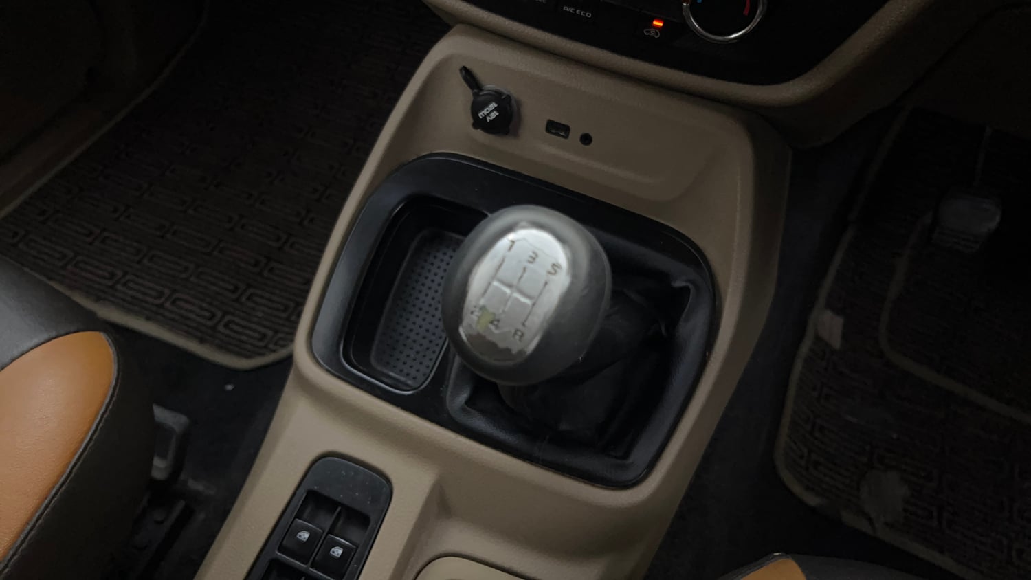 Used 2016 Mahindra TUV300 T8 mHAWK100 Diesel Manual interior GEAR  KNOB VIEW
