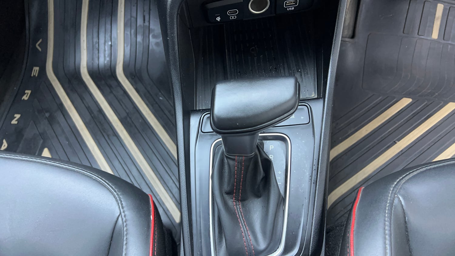 Used 2023 Hyundai Verna SX (O) 1.5 Turbo Petrol DCT Petrol Automatic interior GEAR  KNOB VIEW