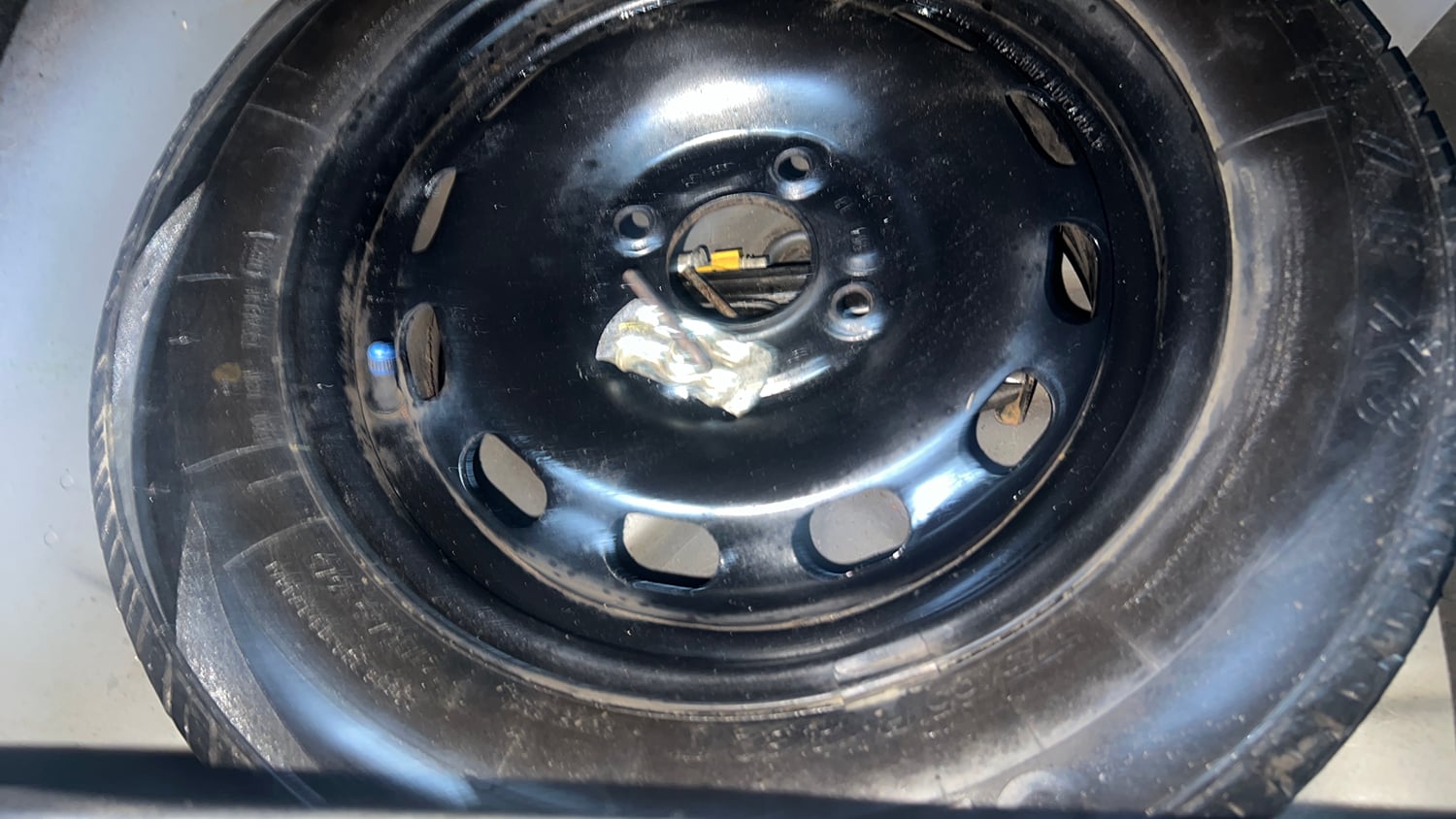 Used 2014 Ford Figo Duratec Petrol ZXI 1.2 Petrol Manual tyres SPARE TYRE VIEW