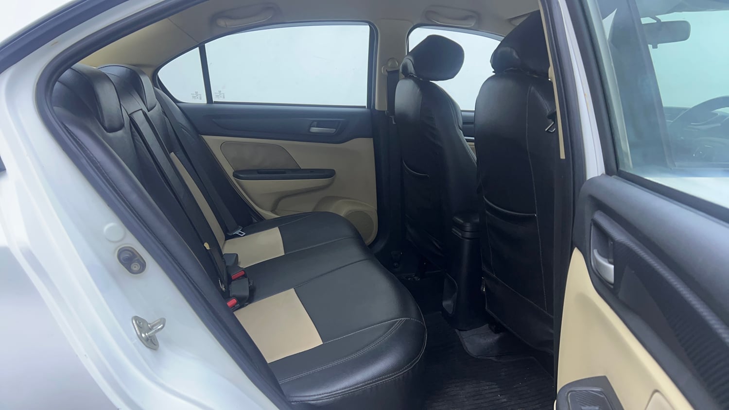 Used 2020 Honda Amaze 1.2 VX MT Petrol Petrol Manual interior RIGHT SIDE REAR DOOR CABIN VIEW