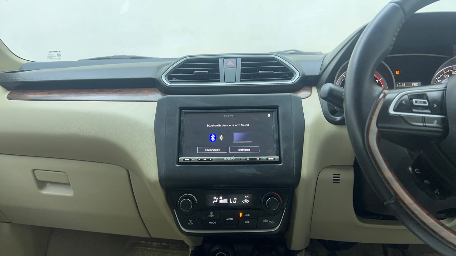Used 2017 Maruti Suzuki Dzire ZXi Plus Petrol Manual top_features Integrated (in-dash) music system