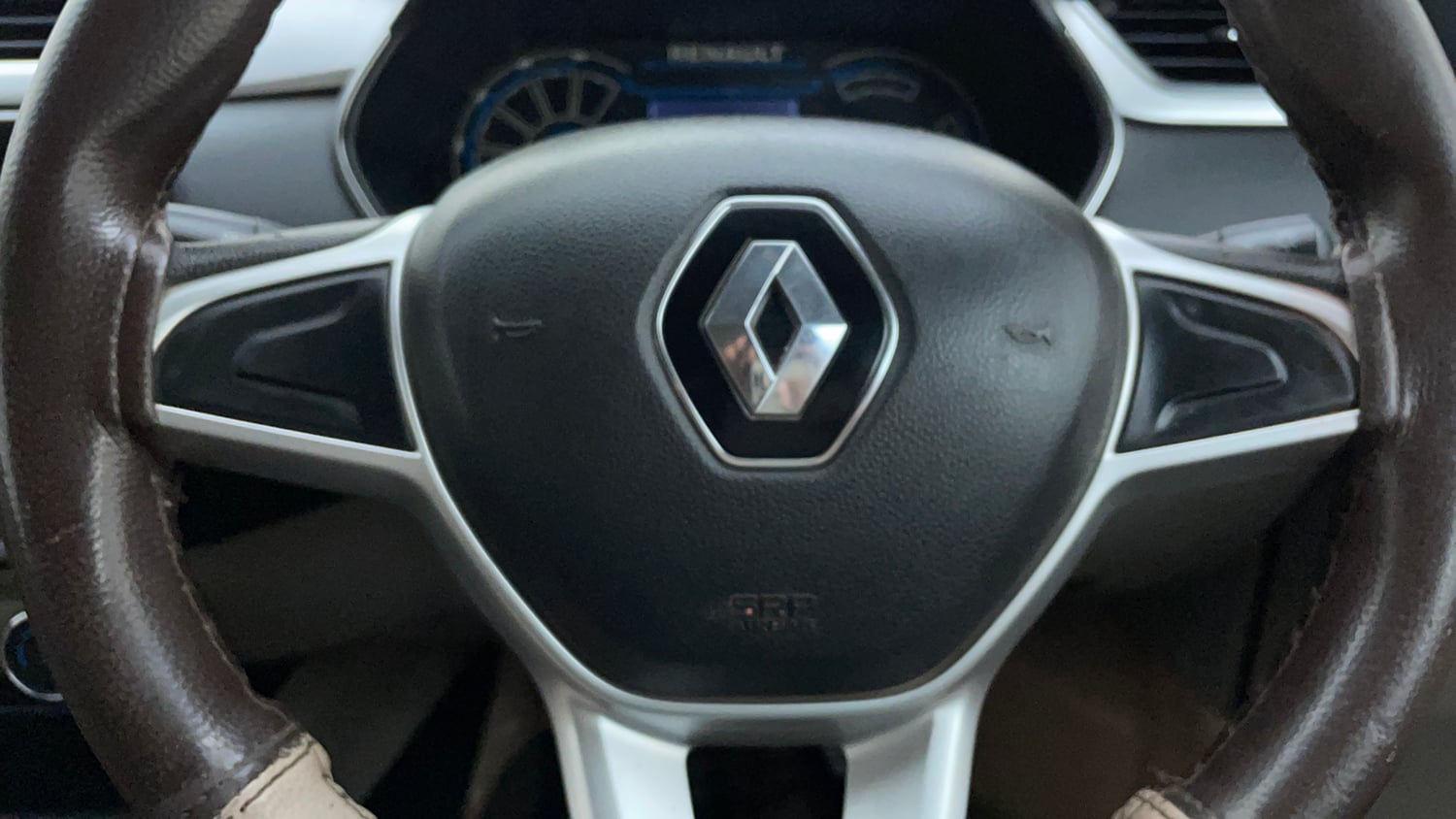 Used 2020 Renault Triber RXZ Petrol Manual top_features Airbags
