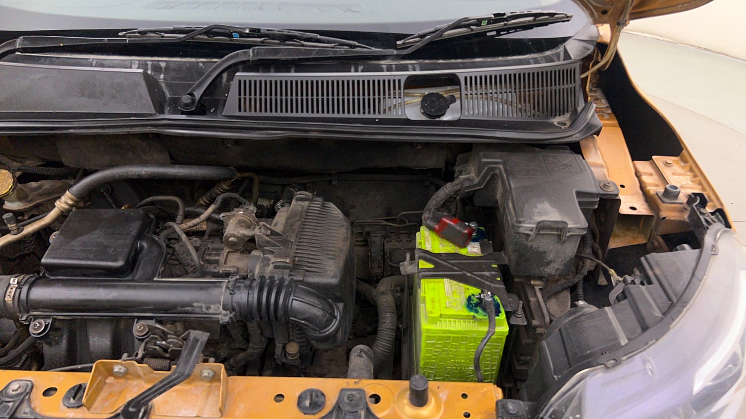 Used 2021 Renault Triber RXZ EASY-R AMT Petrol Automatic engine ENGINE LEFT SIDE HINGE & APRON VIEW