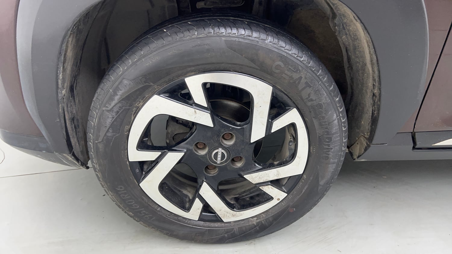 Used 2021 Nissan Magnite XV Dual Tone Petrol Manual tyres LEFT FRONT TYRE RIM VIEW