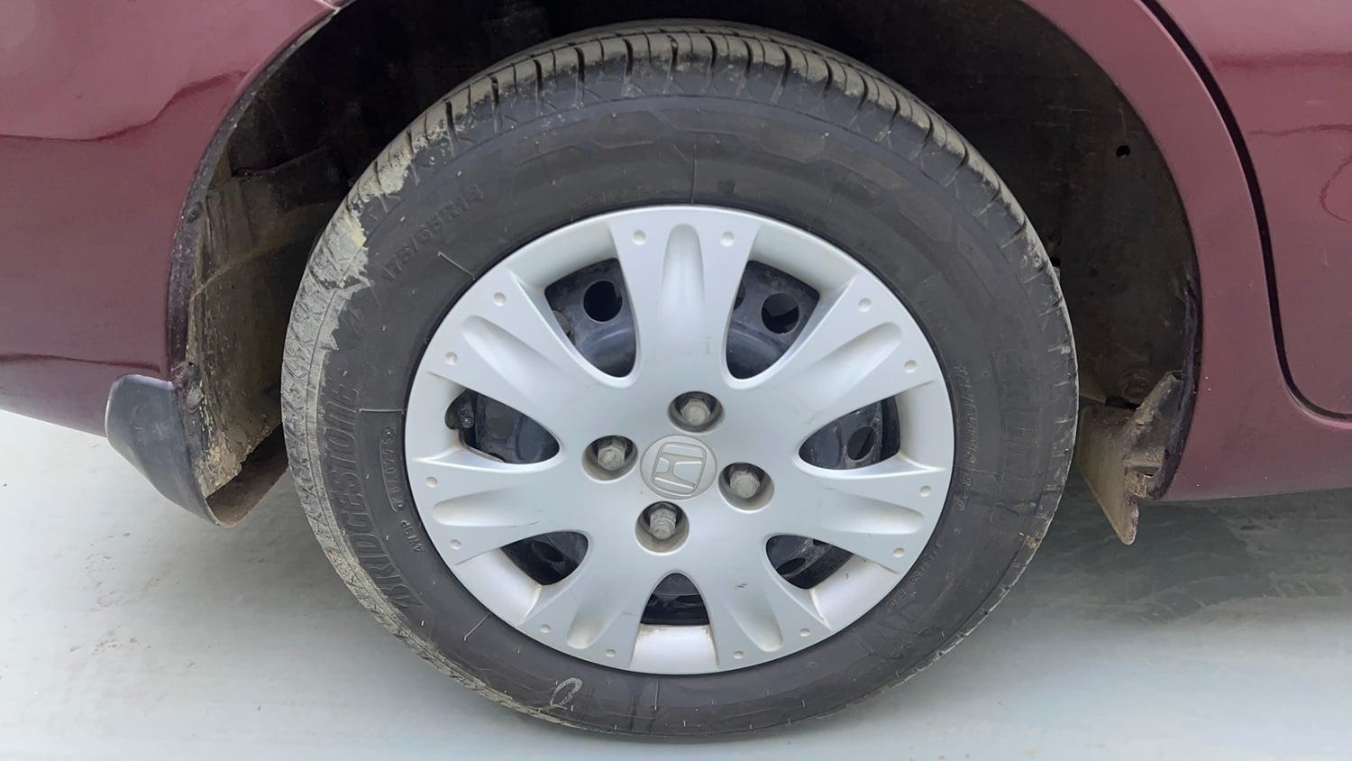Used 2015 Honda Amaze 1.2 S i-VTEC Petrol Manual tyres RIGHT REAR TYRE RIM VIEW