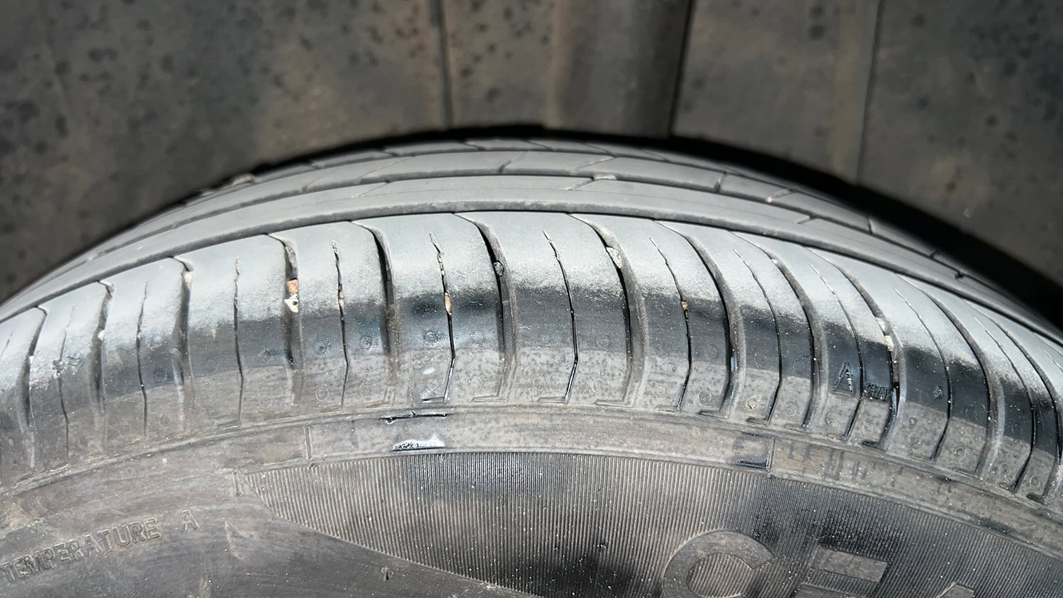 Used 2024 Renault Triber RXZ Petrol Manual tyres LEFT REAR TYRE TREAD VIEW