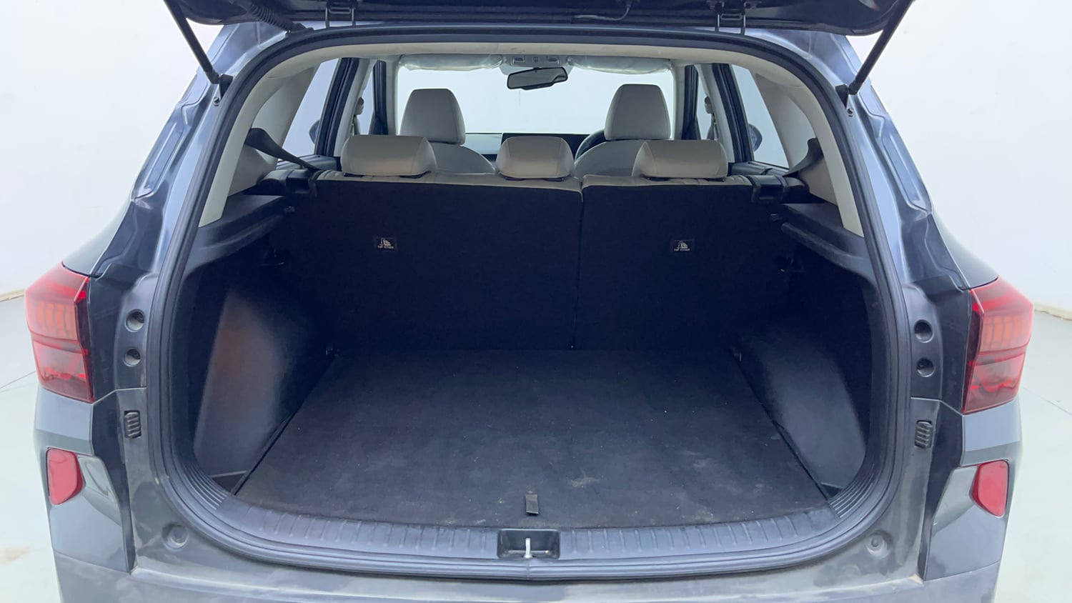 Used 2021 Kia Seltos HTX 1.5 Diesel Diesel Manual interior DICKY INSIDE VIEW
