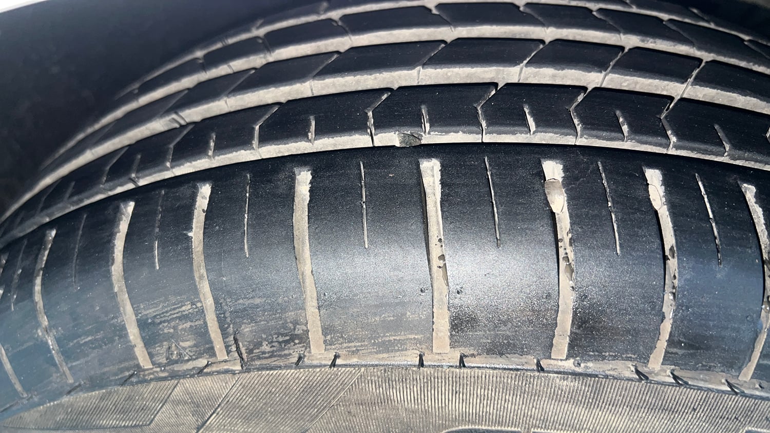 Used 2018 Volkswagen Polo Comfortline 1.0L (P) Petrol Manual tyres LEFT FRONT TYRE TREAD VIEW