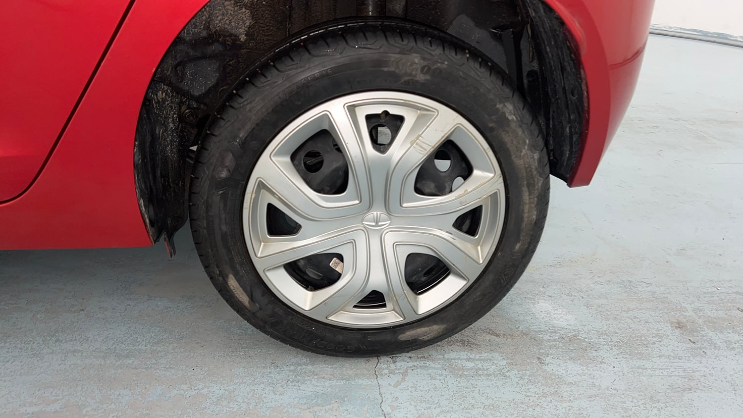 Used 2021 Maruti Suzuki Alto 800 LXi CNG Cng Manual tyres LEFT REAR TYRE RIM VIEW