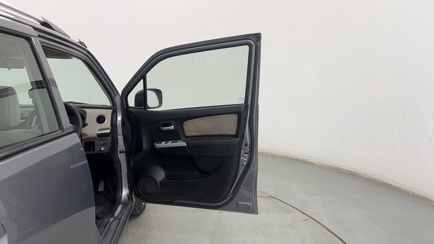 Used 2014 Maruti Suzuki Wagon R 1.0 VXI Petrol + CNG (Outside Fitted) Cng Manual interior RIGHT FRONT DOOR OPEN VIEW