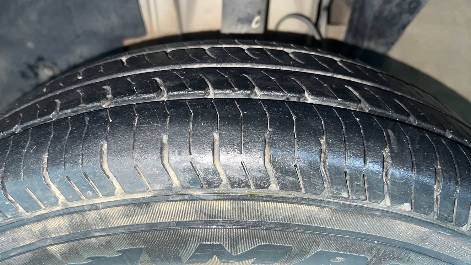 Used 2020 Renault Triber RXL Petrol Manual tyres LEFT FRONT TYRE TREAD VIEW