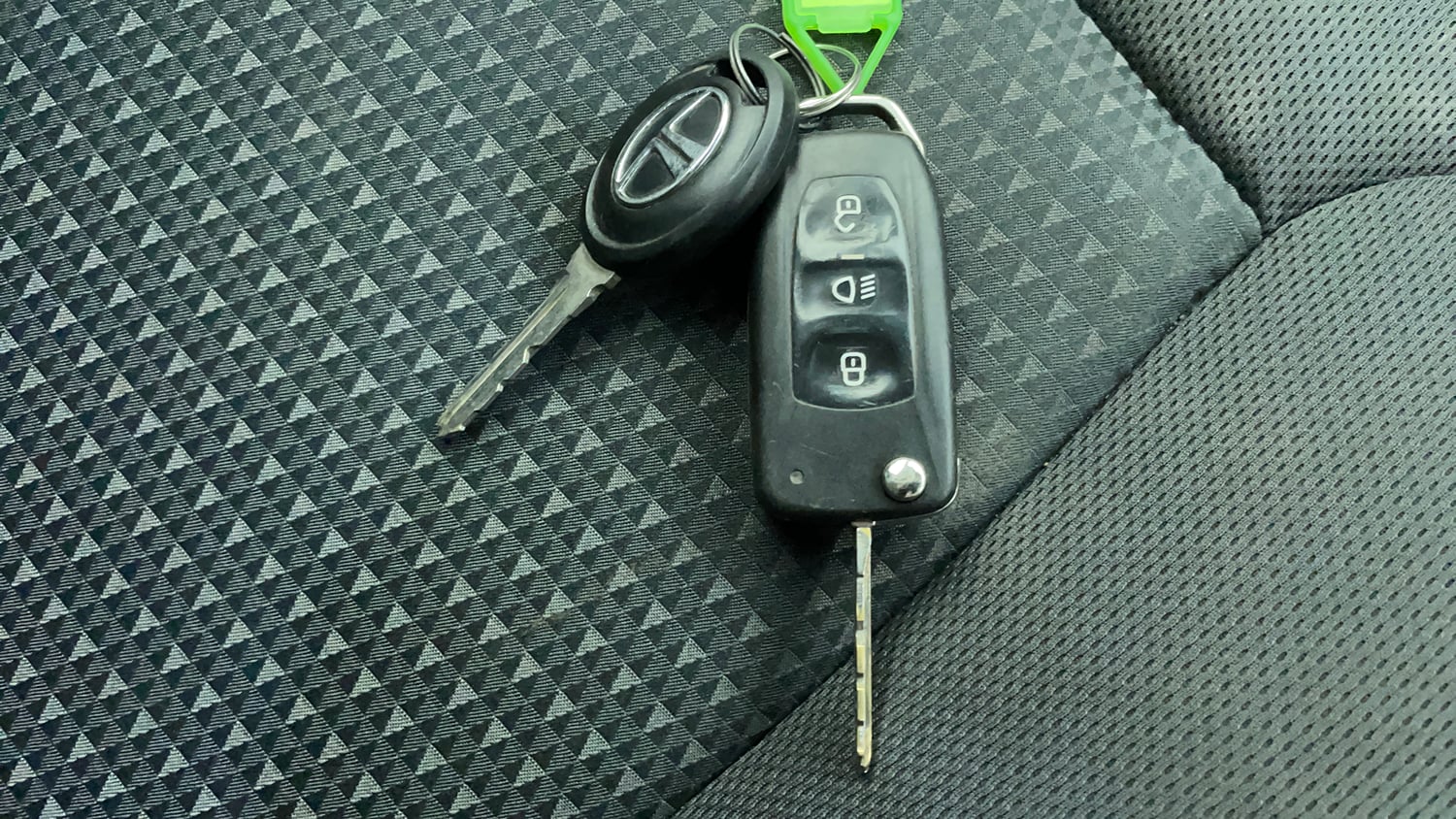 Used 2018 Tata Tiago Revotron XZ Petrol Manual extra CAR KEY VIEW