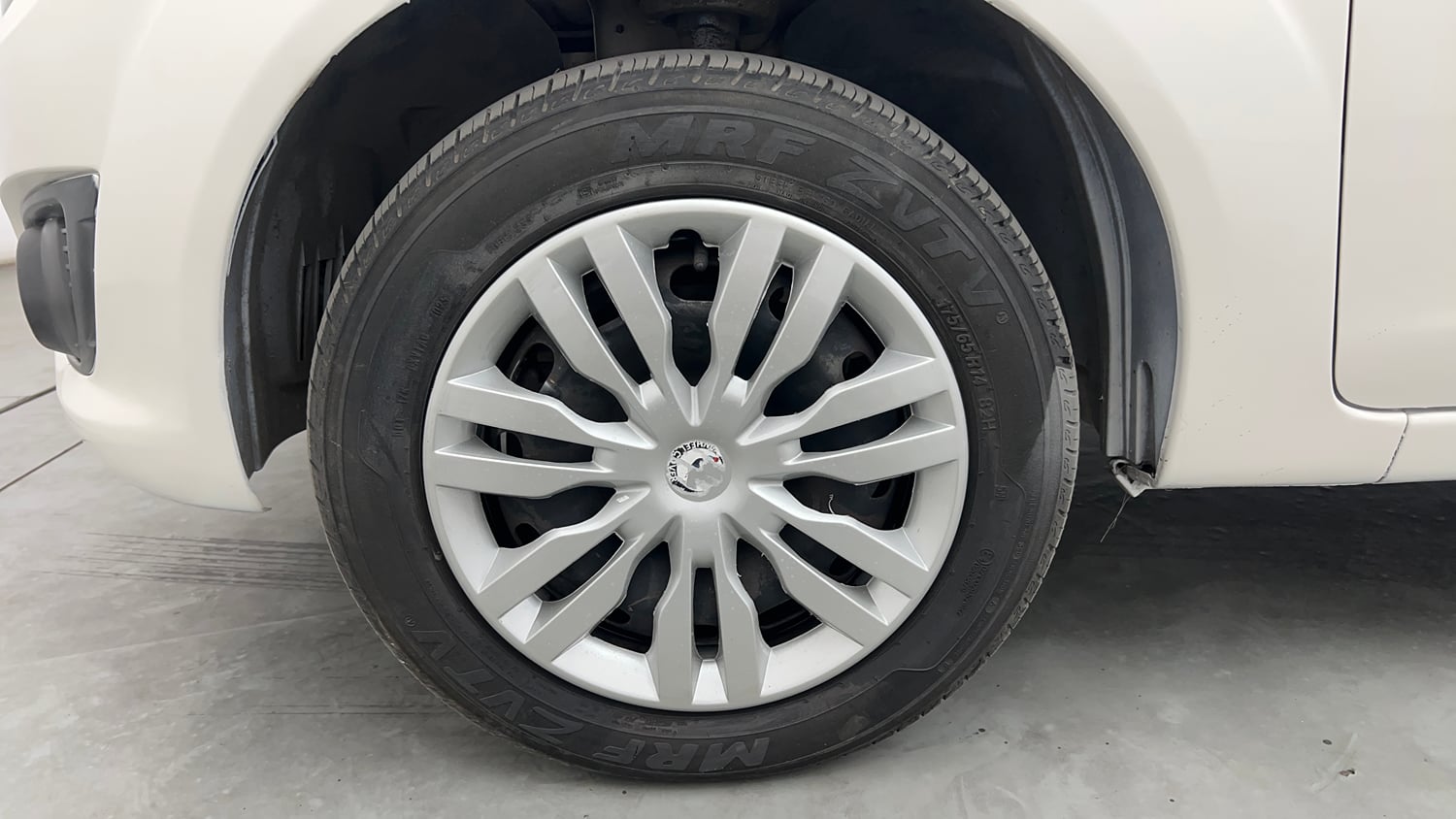 Used 2014 Ford Figo Duratec Petrol ZXI 1.2 Petrol Manual tyres LEFT FRONT TYRE RIM VIEW
