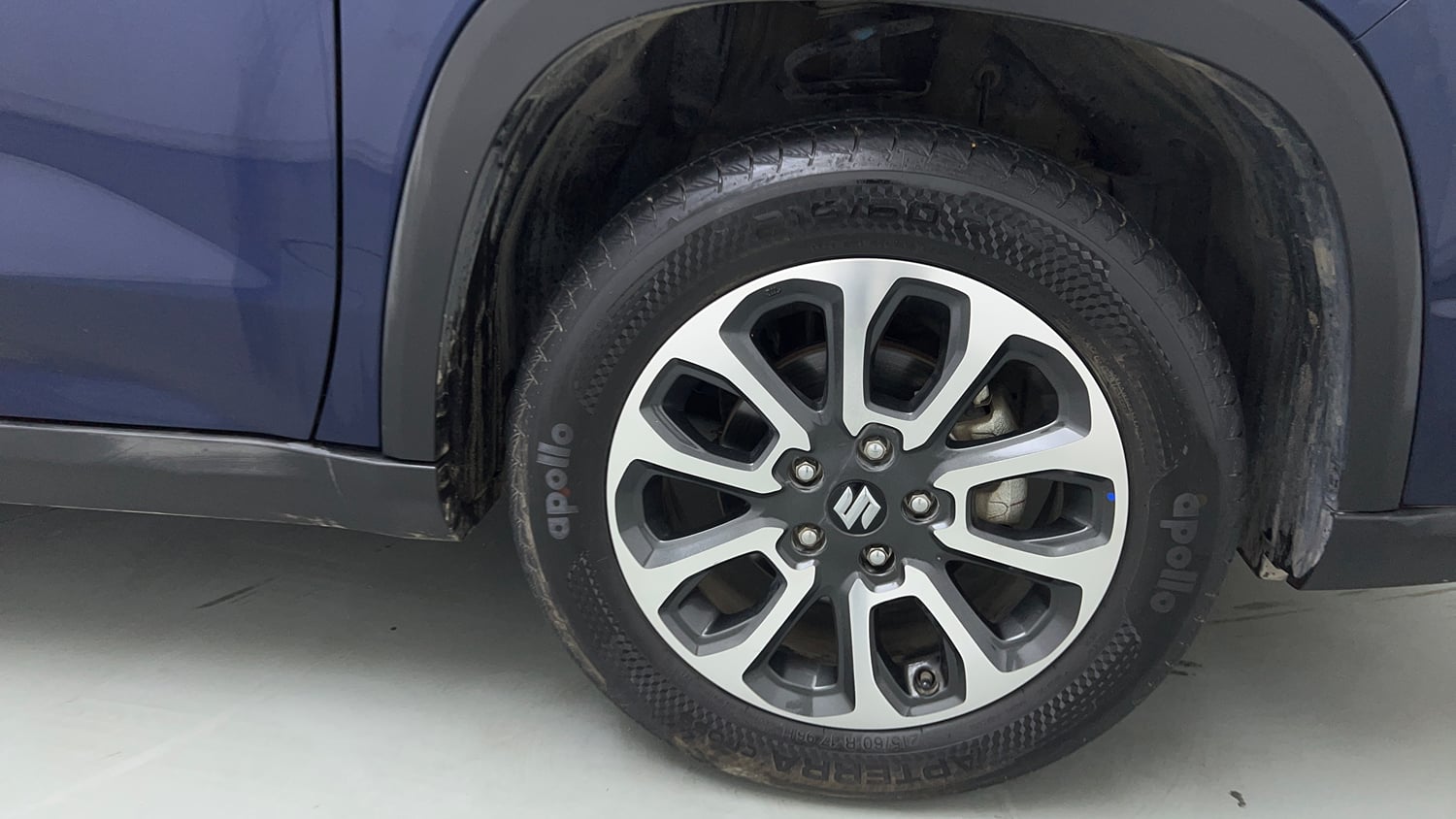 Used 2024 Maruti Suzuki Grand Vitara Zeta Smart Hybrid Petrol Manual tyres RIGHT FRONT TYRE RIM VIEW