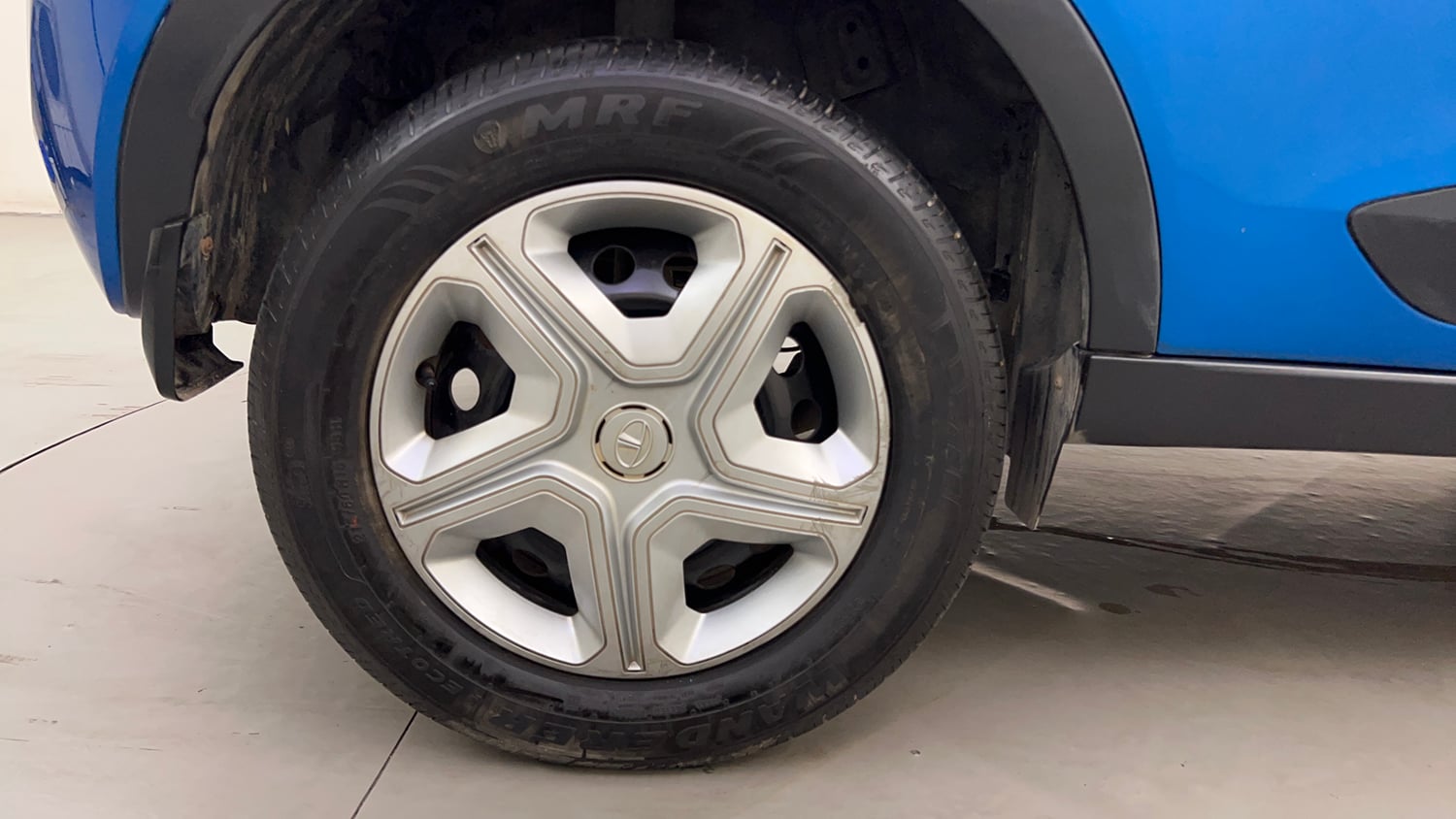 Used 2019 Tata Nexon XMA Petrol Petrol Automatic tyres RIGHT REAR TYRE RIM VIEW
